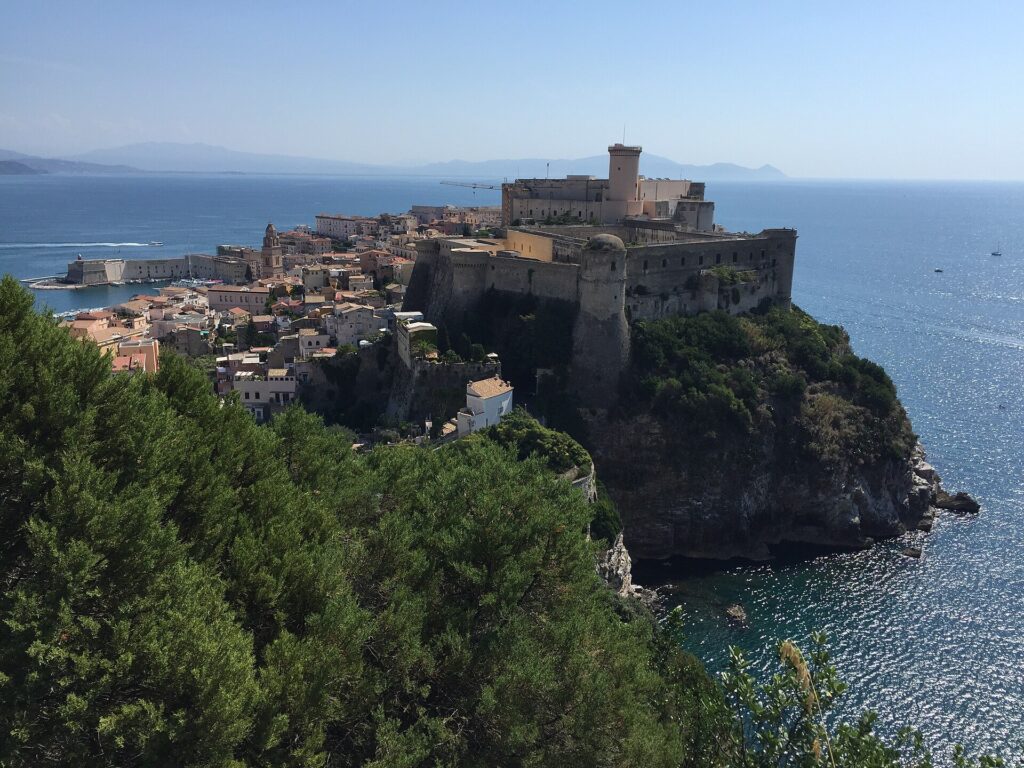Kontakta Inblick Italien – P0 Yogaresa till Gaeta