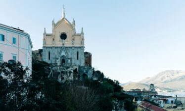 gaeta katedral bland alla kyrkor